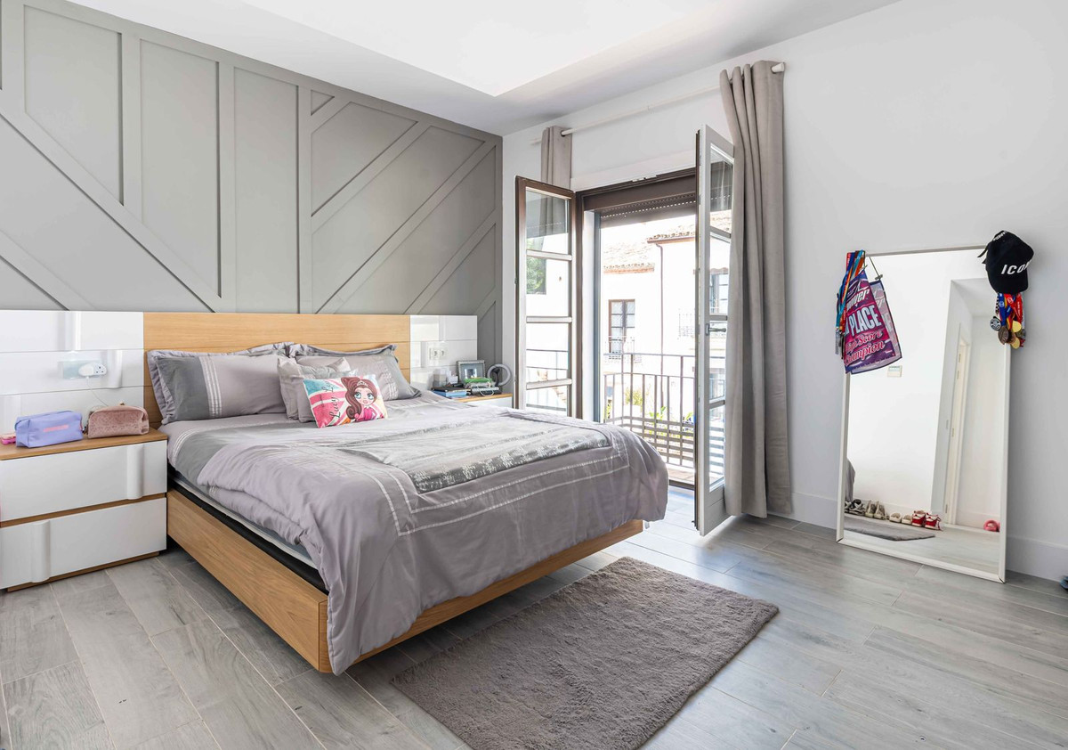 4 Bed Townhouse for sale in Benahavís Costa Del Sol, Málaga, Spain