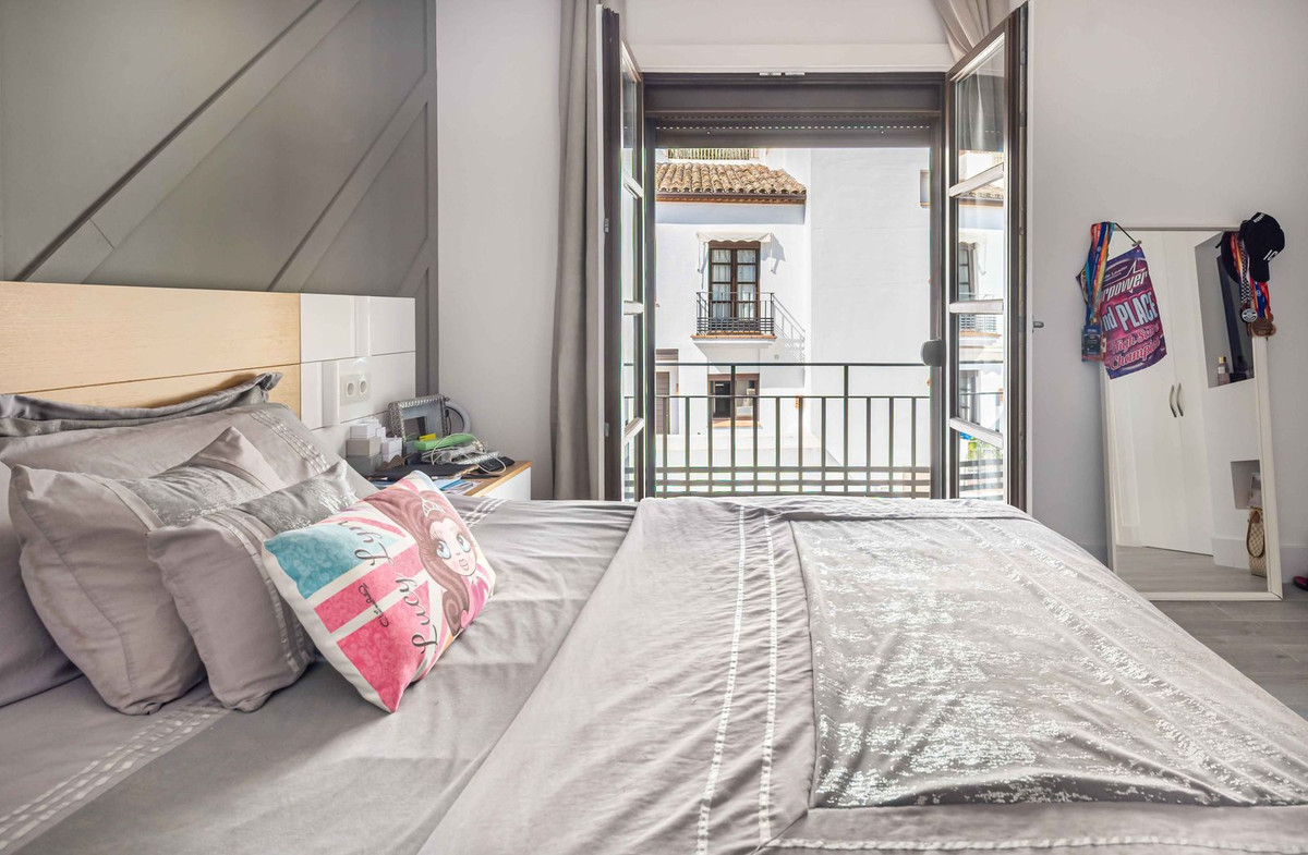 4 Bed Townhouse for sale in Benahavís Costa Del Sol, Málaga, Spain