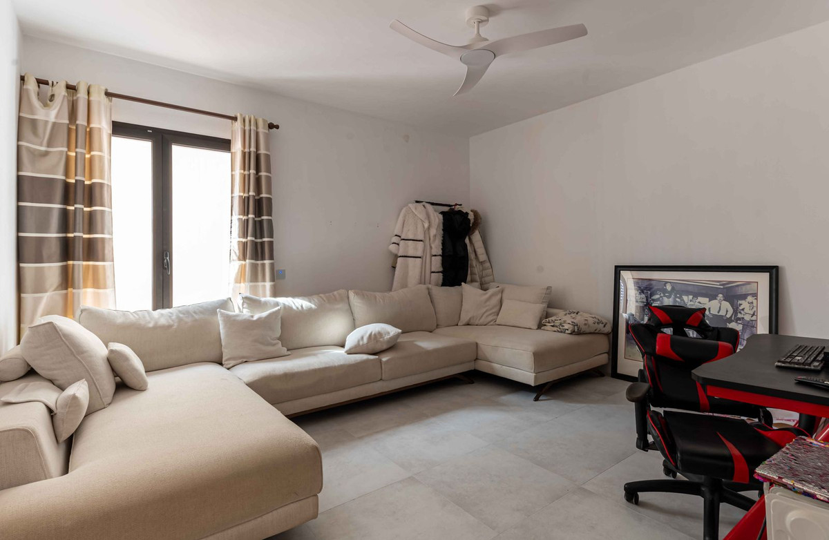 4 Bed Townhouse for sale in Benahavís Costa Del Sol, Málaga, Spain