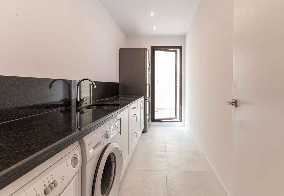 4 Bed Townhouse for sale in Benahavís Costa Del Sol, Málaga, Spain