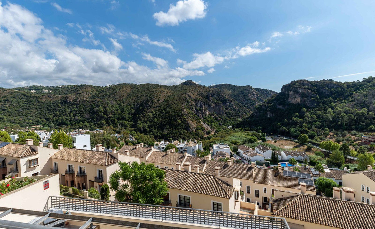 4 Bed Townhouse for sale in Benahavís Costa Del Sol, Málaga, Spain