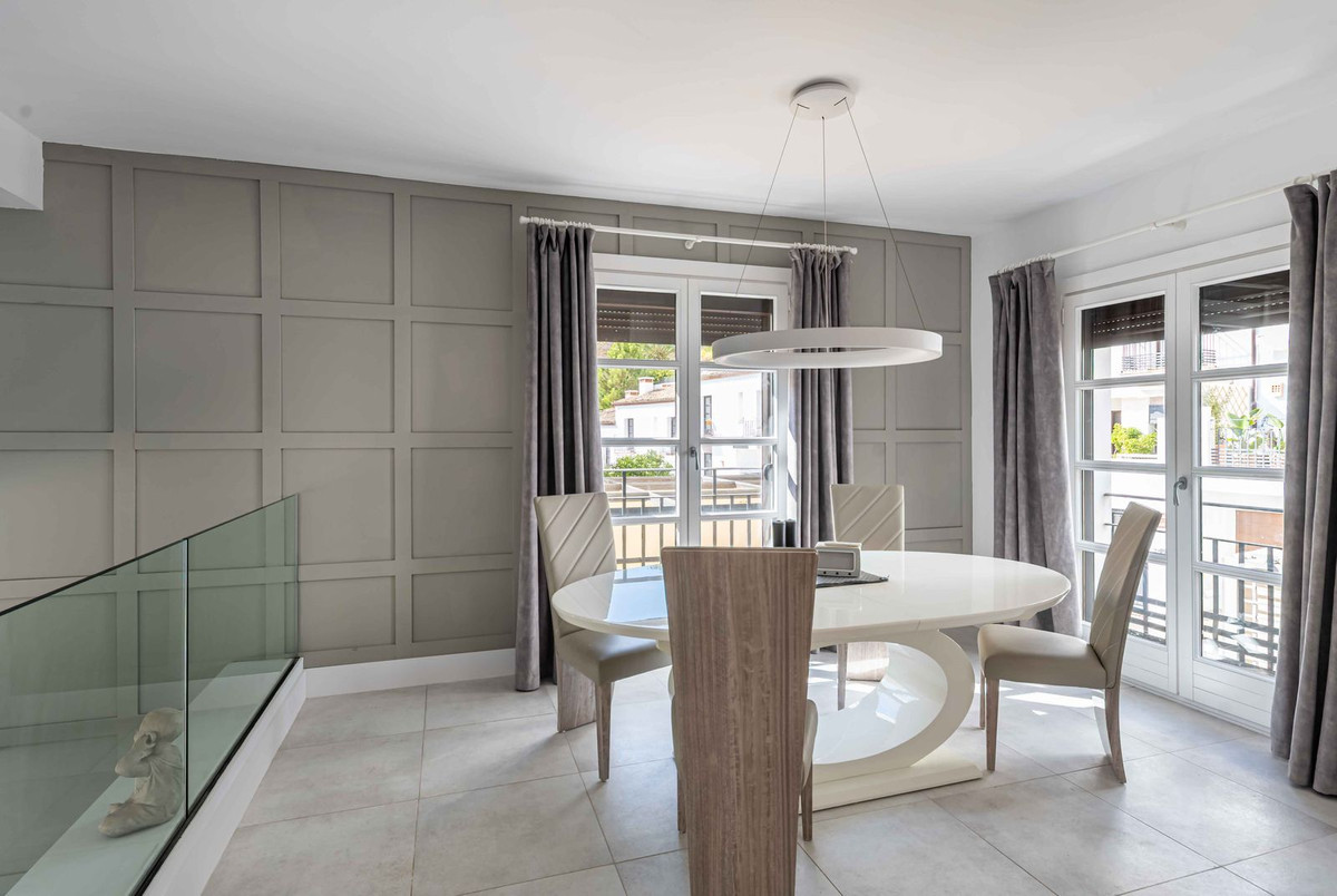 4 Bed Townhouse for sale in Benahavís Costa Del Sol, Málaga, Spain