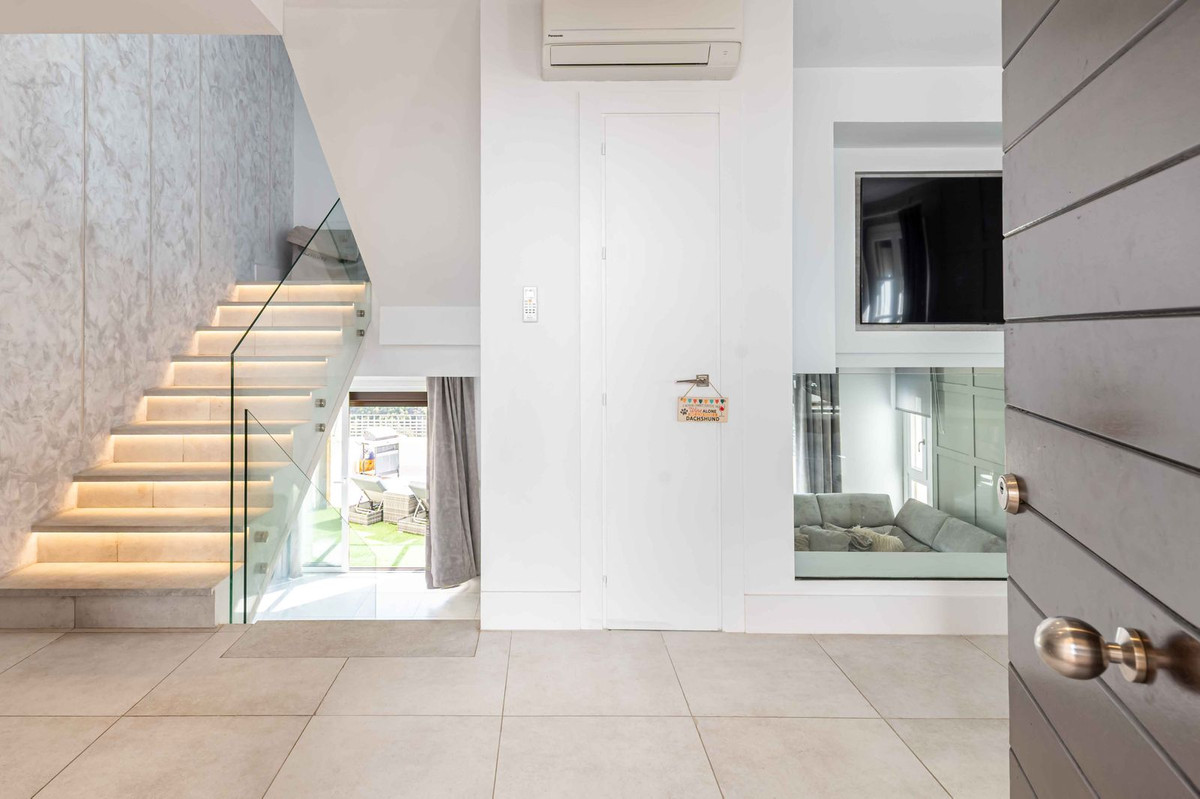 4 Bed Townhouse for sale in Benahavís Costa Del Sol, Málaga, Spain