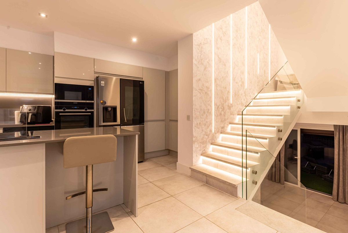 4 Bed Townhouse for sale in Benahavís Costa Del Sol, Málaga, Spain