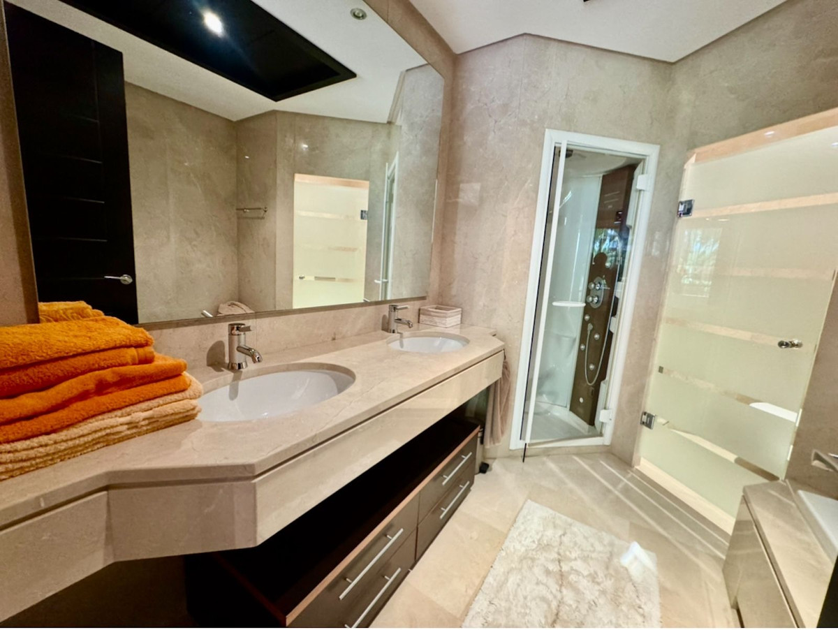 2 Bed Apartment for sale in Puerto Banús Costa Del Sol, Málaga, Spain