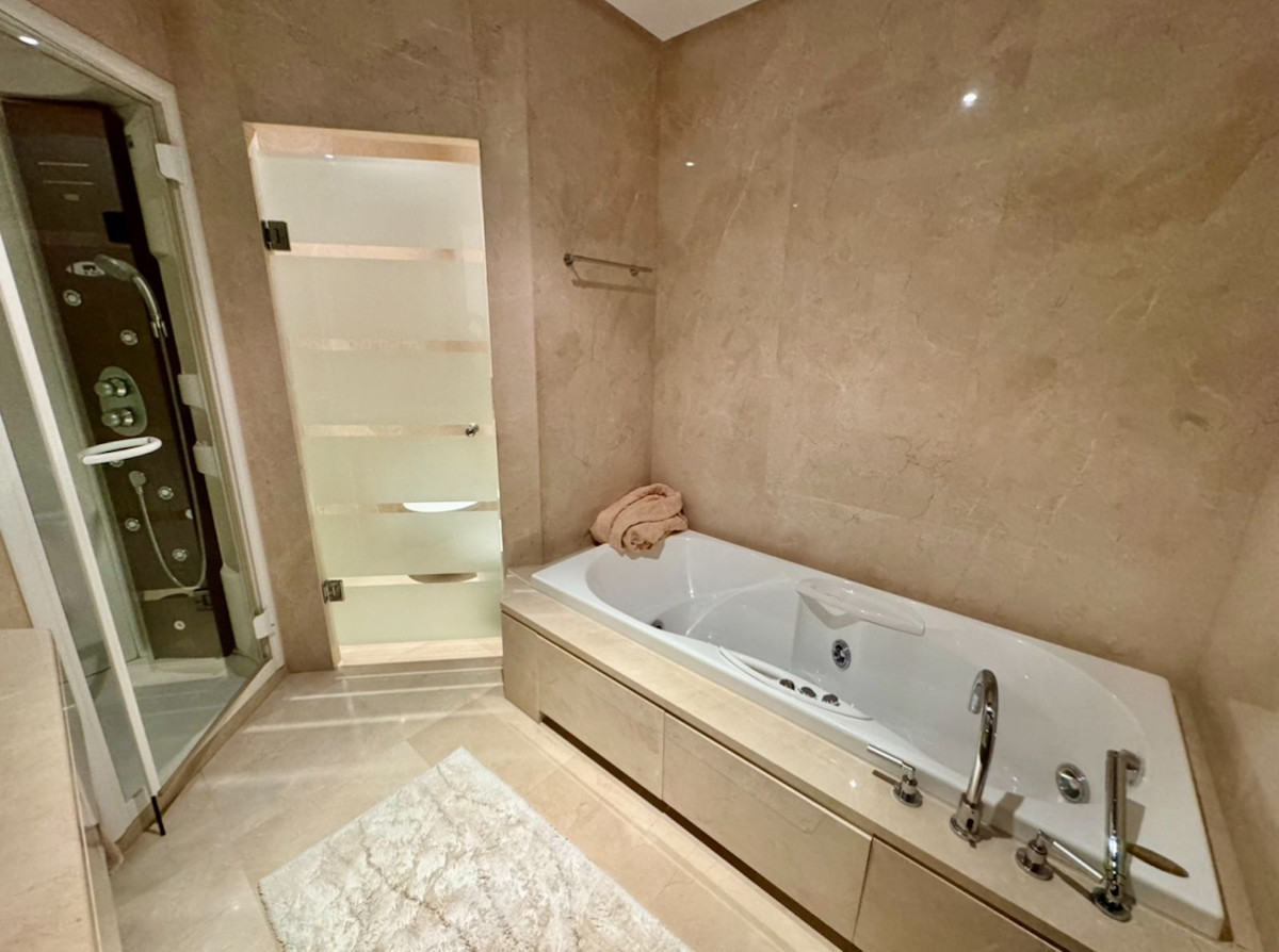 2 Bed Apartment for sale in Puerto Banús Costa Del Sol, Málaga, Spain