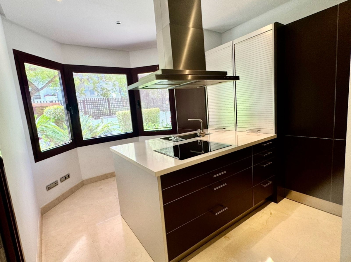 2 Bed Apartment for sale in Puerto Banús Costa Del Sol, Málaga, Spain