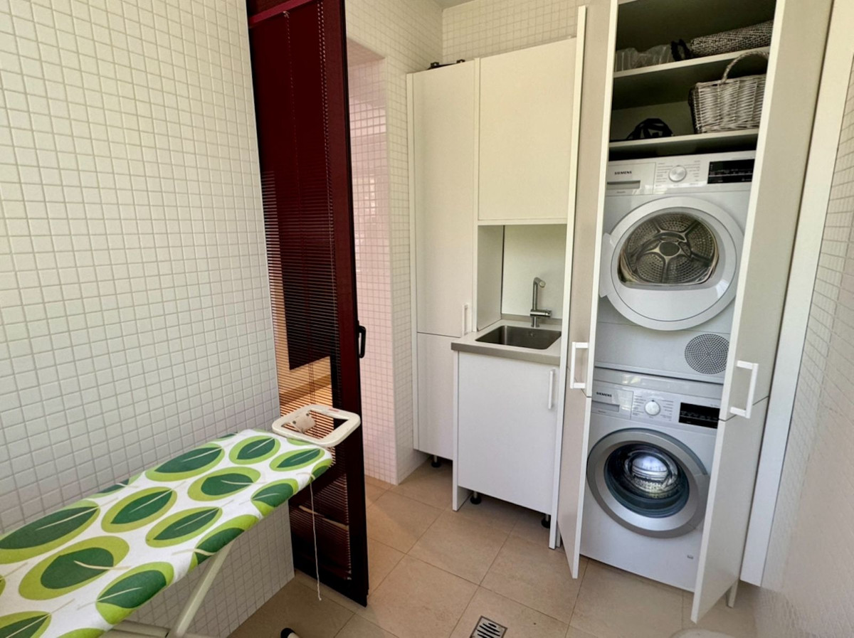 2 Bed Apartment for sale in Puerto Banús Costa Del Sol, Málaga, Spain
