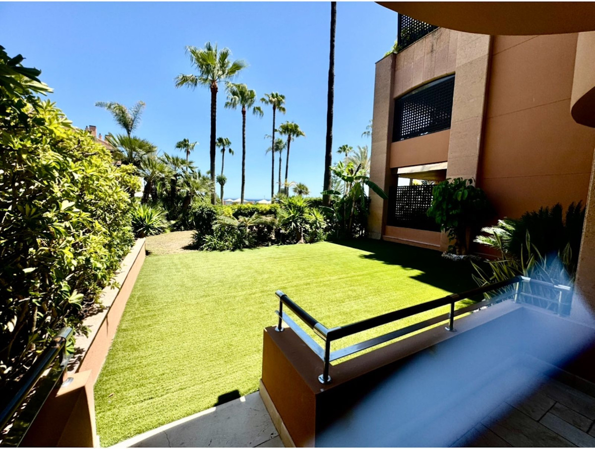 2 Bed Apartment for sale in Puerto Banús Costa Del Sol, Málaga, Spain