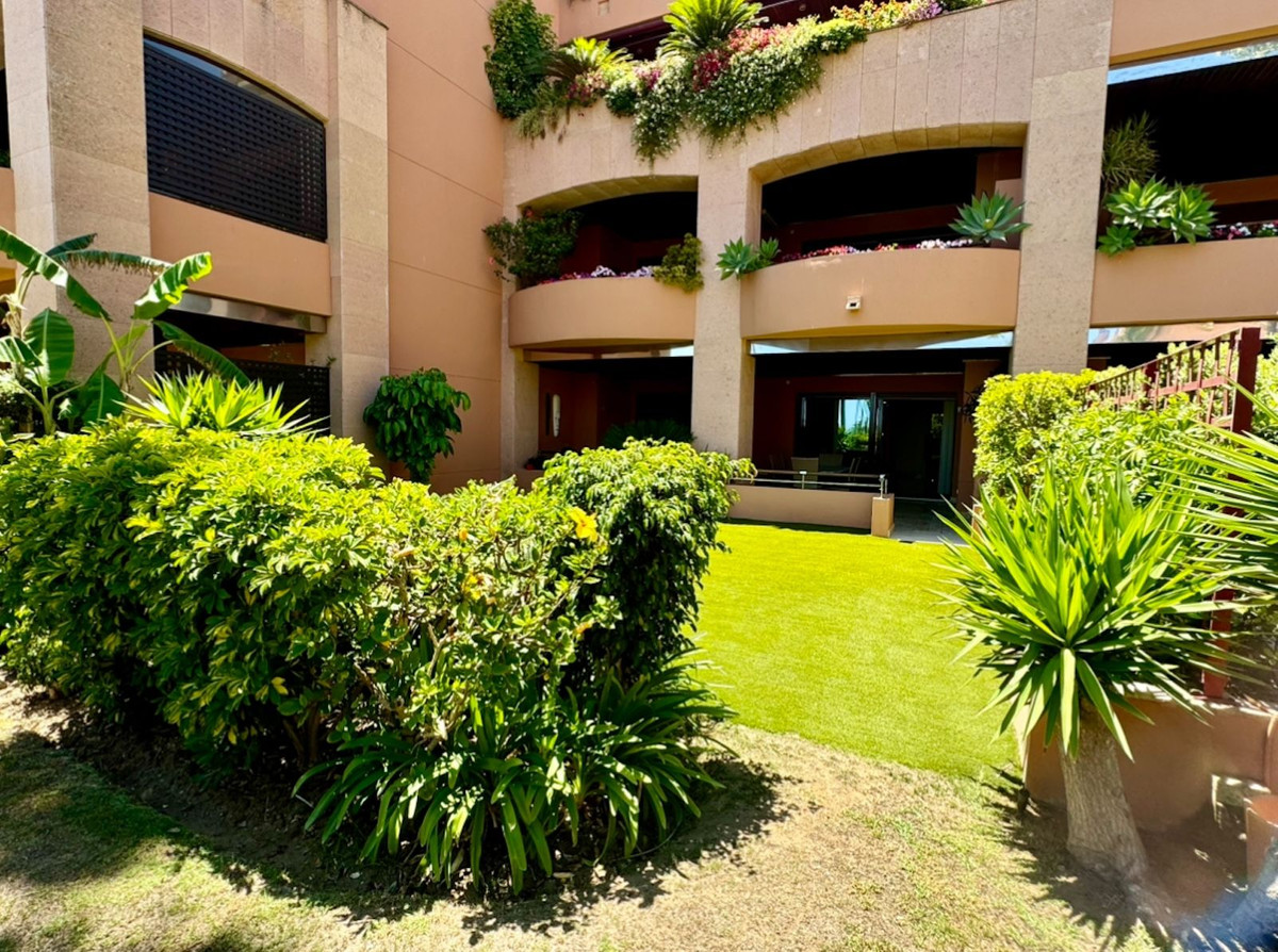 2 Bed Apartment for sale in Puerto Banús Costa Del Sol, Málaga, Spain