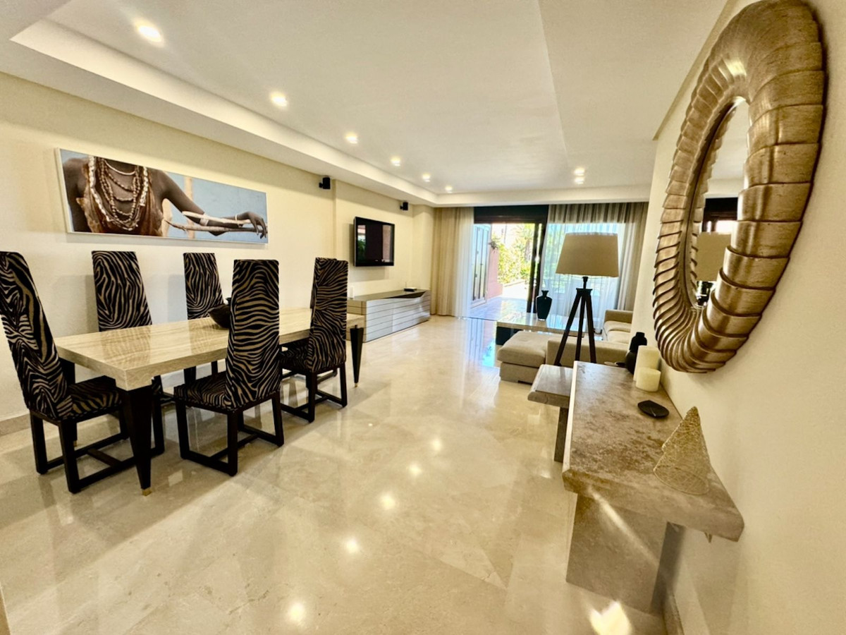 2 Bed Apartment for sale in Puerto Banús Costa Del Sol, Málaga, Spain