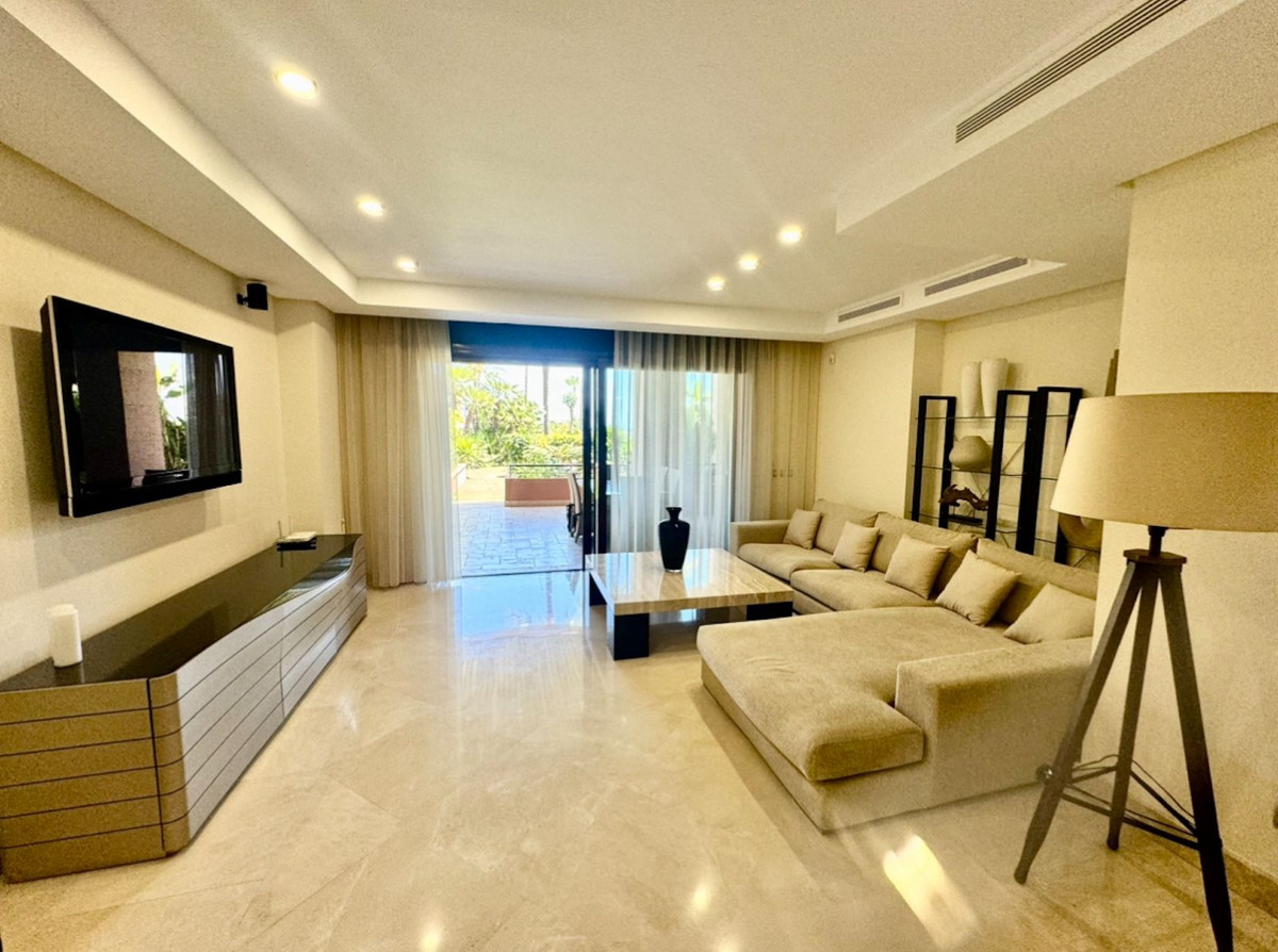 2 Bed Apartment for sale in Puerto Banús Costa Del Sol, Málaga, Spain