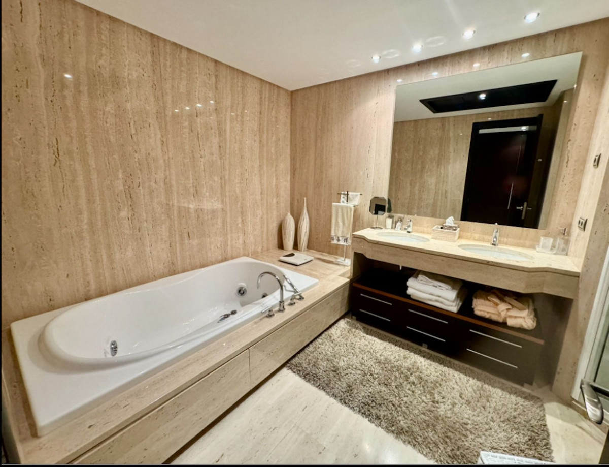2 Bed Apartment for sale in Puerto Banús Costa Del Sol, Málaga, Spain