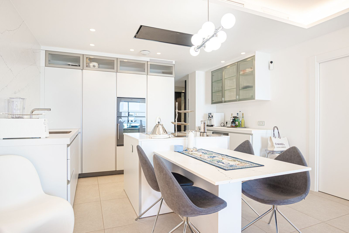 2 Bed Apartment for sale in Estepona Costa Del Sol, Málaga, Spain