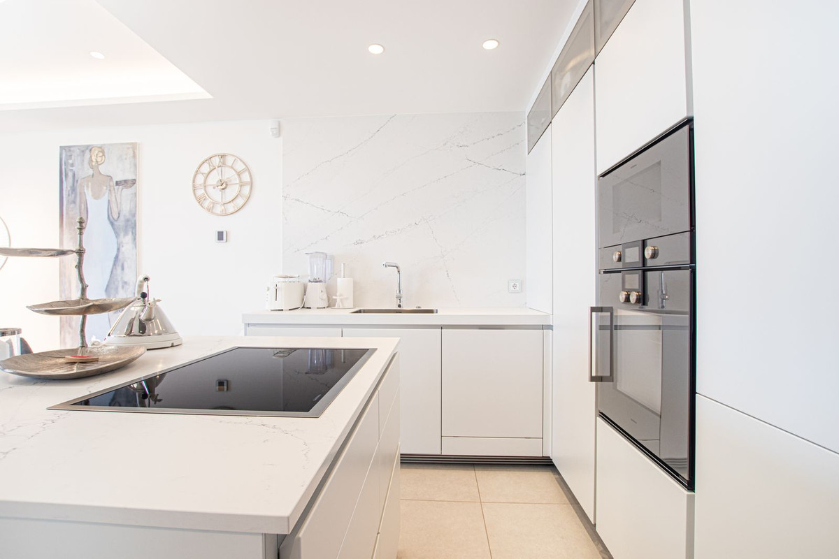 2 Bed Apartment for sale in Estepona Costa Del Sol, Málaga, Spain