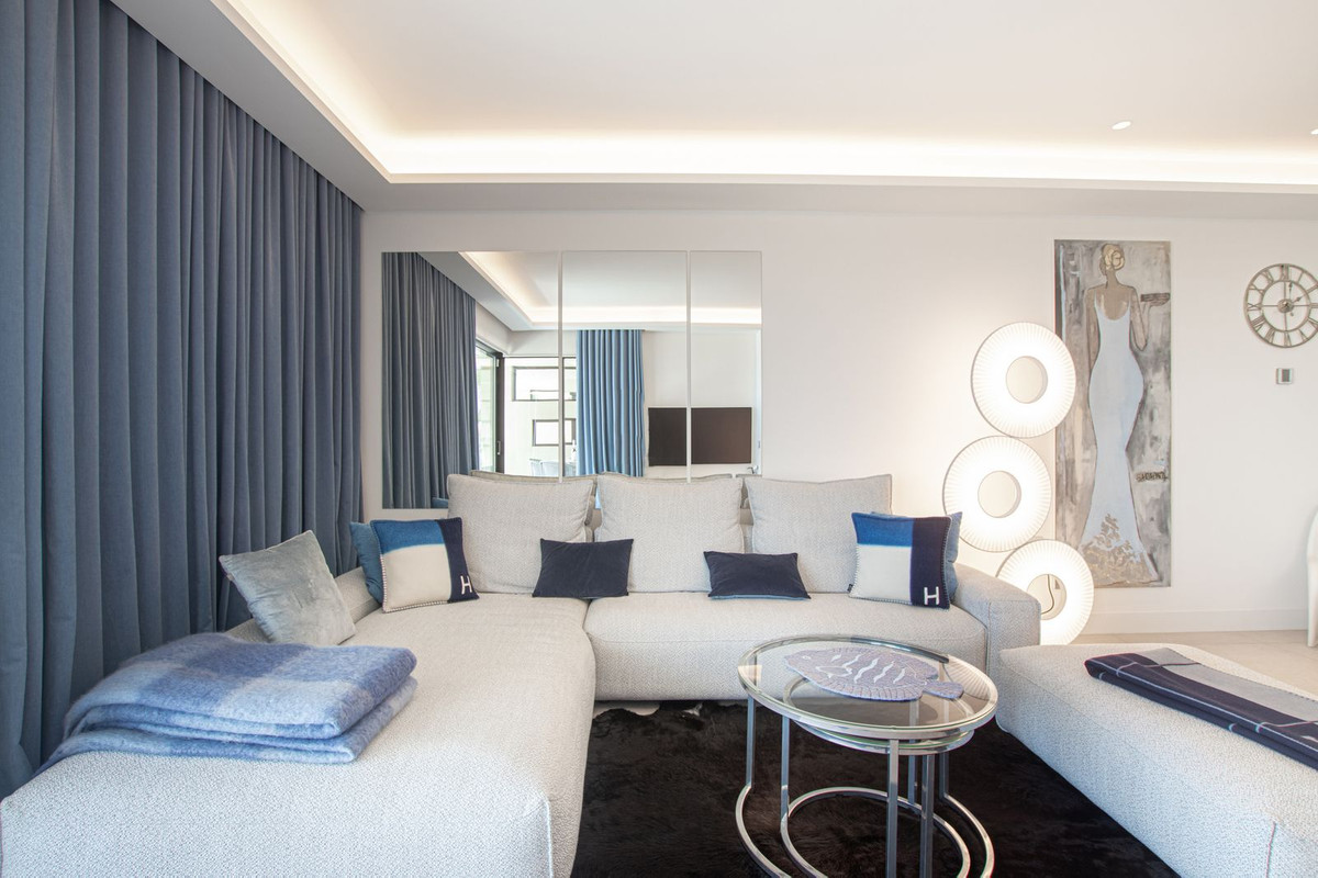 2 Bed Apartment for sale in Estepona Costa Del Sol, Málaga, Spain