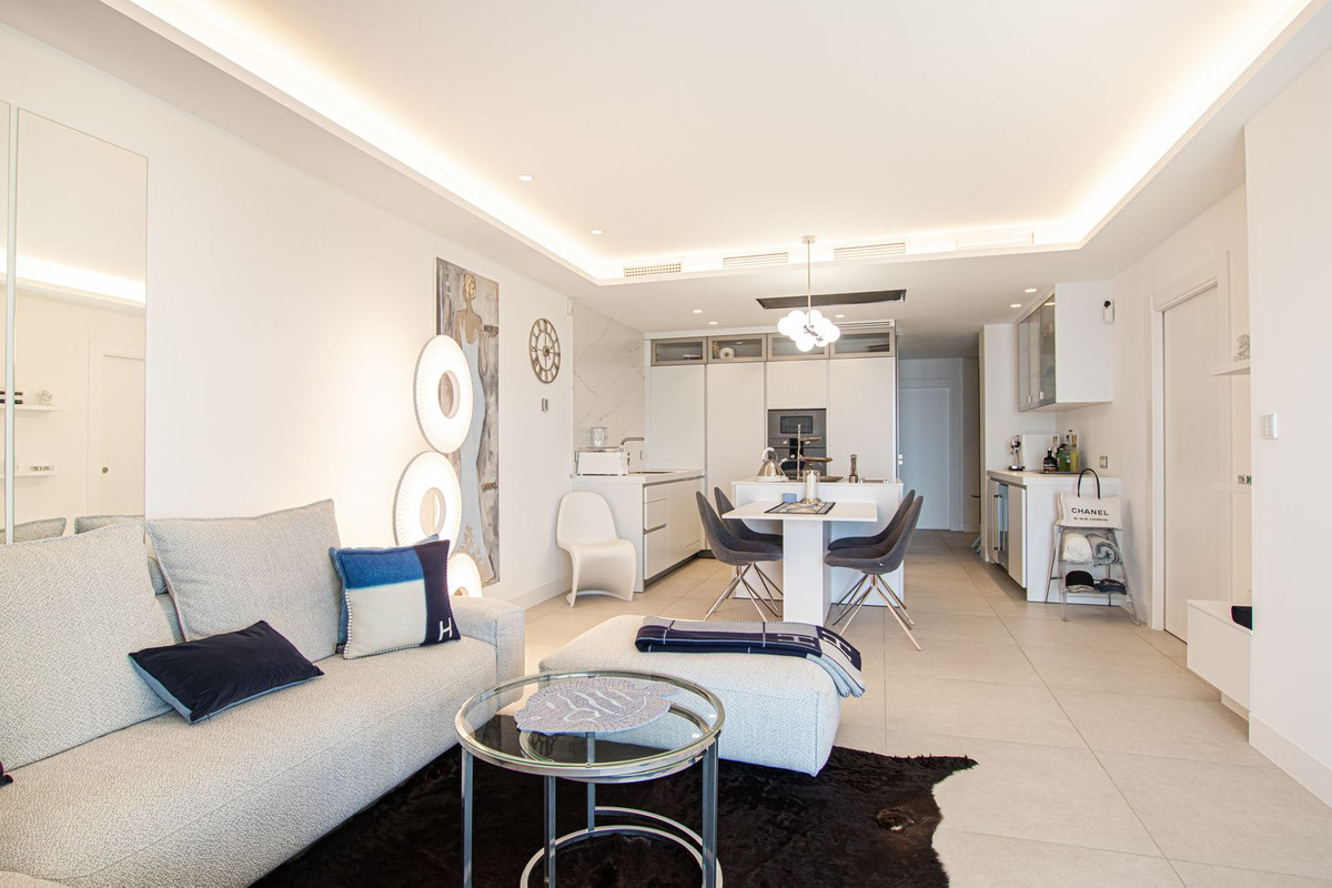 2 Bed Apartment for sale in Estepona Costa Del Sol, Málaga, Spain