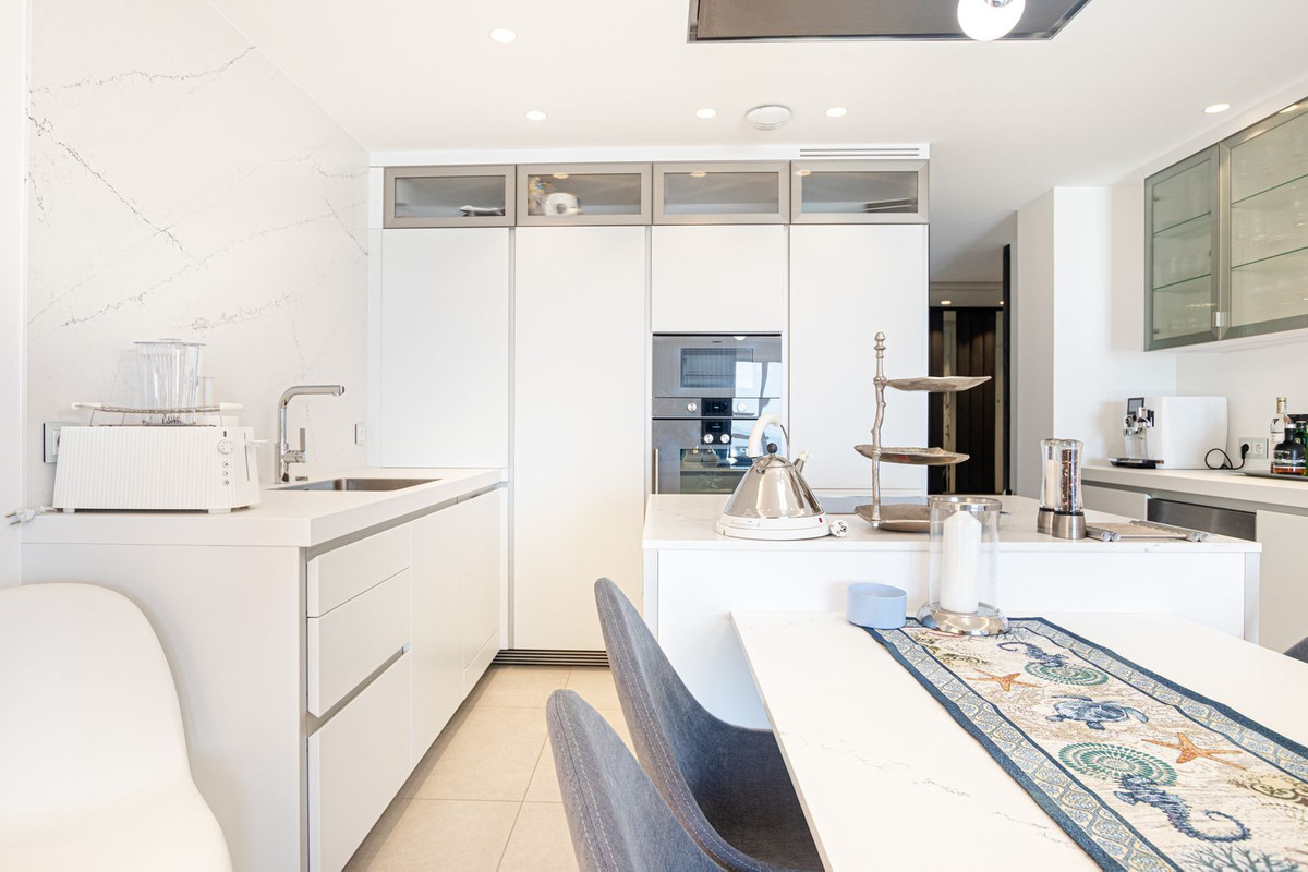 2 Bed Apartment for sale in Estepona Costa Del Sol, Málaga, Spain