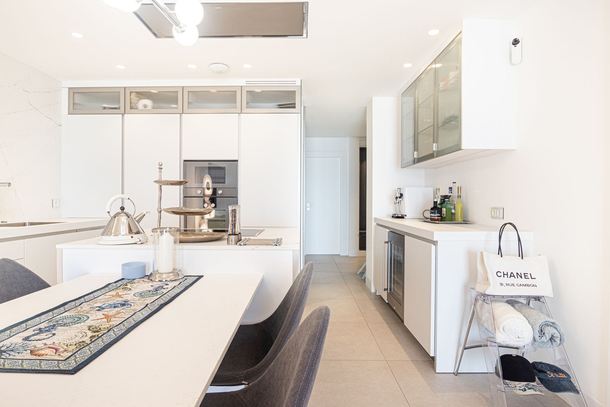 2 Bed Apartment for sale in Estepona Costa Del Sol, Málaga, Spain