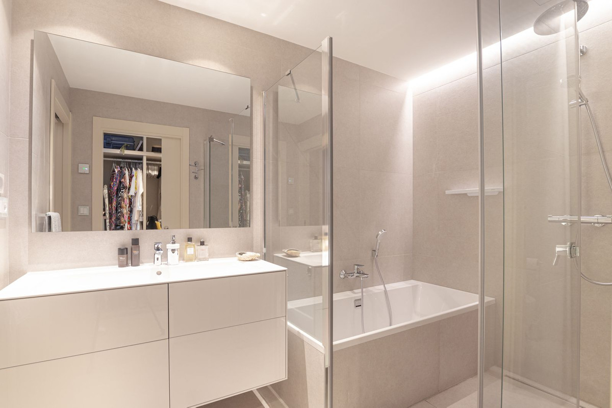 2 Bed Apartment for sale in Estepona Costa Del Sol, Málaga, Spain