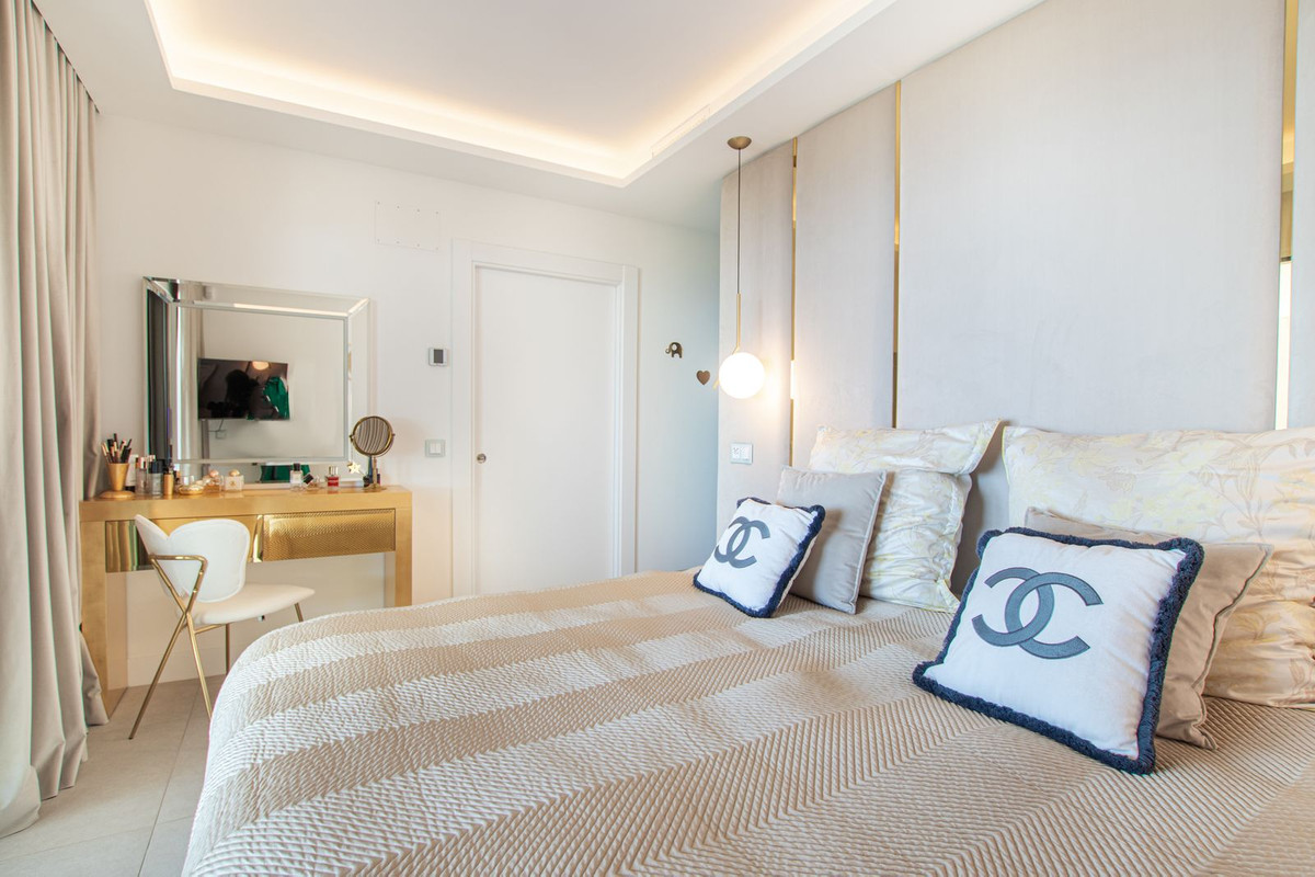 2 Bed Apartment for sale in Estepona Costa Del Sol, Málaga, Spain