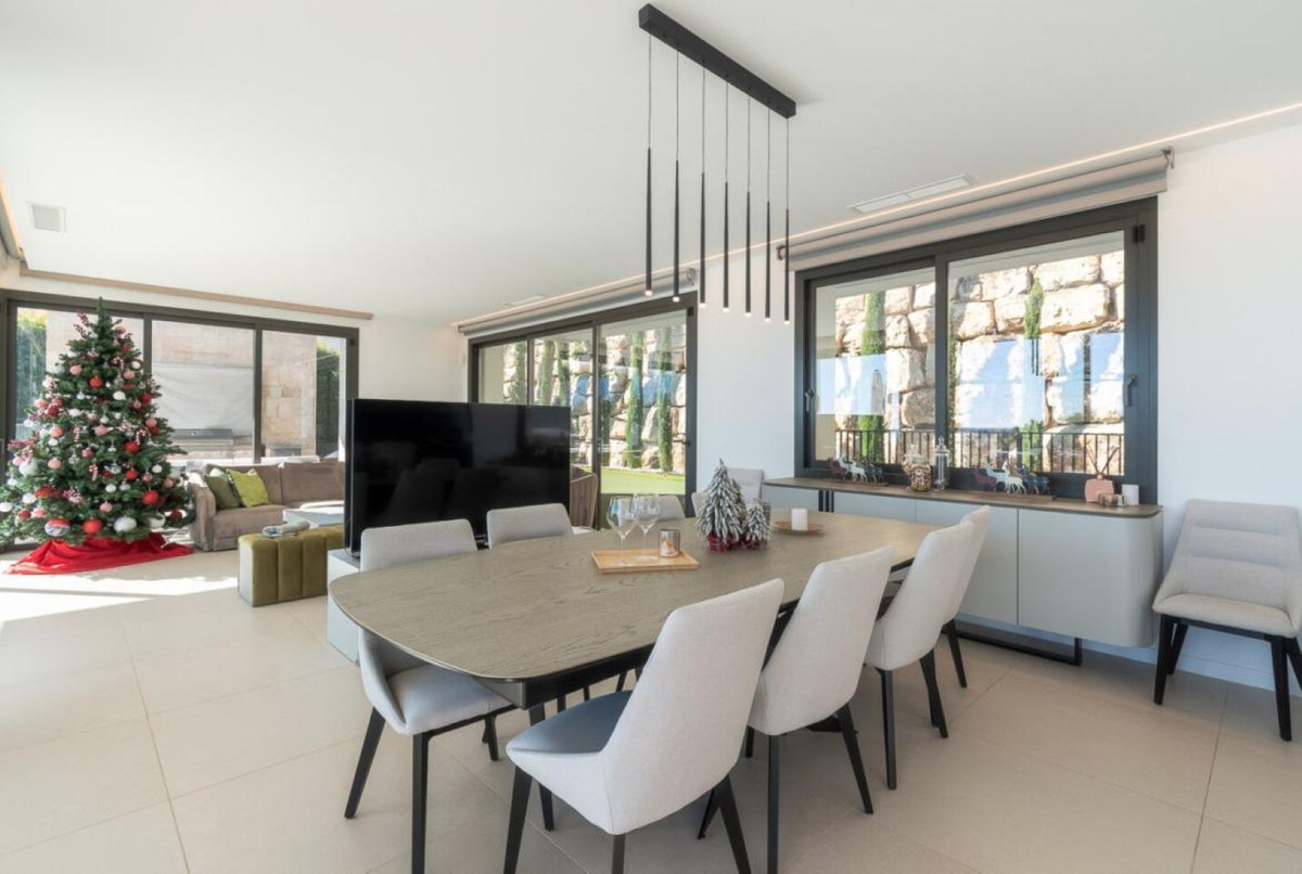 Se vende Villa - Chalet de 4 dormitorios en Costa Del Sol, Málaga, España