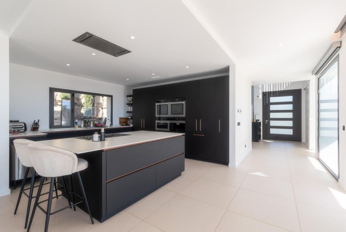 Se vende Villa - Chalet de 4 dormitorios en Costa Del Sol, Málaga, España