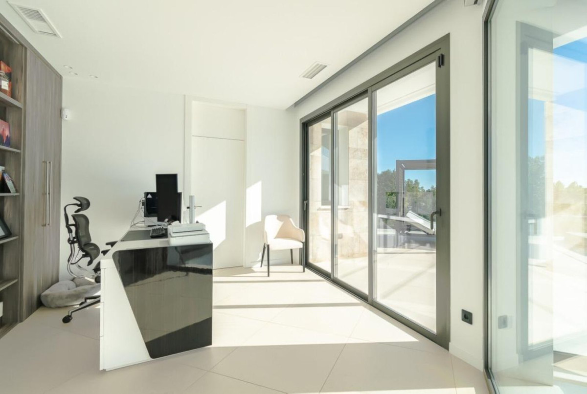 Se vende Villa - Chalet de 4 dormitorios en Costa Del Sol, Málaga, España