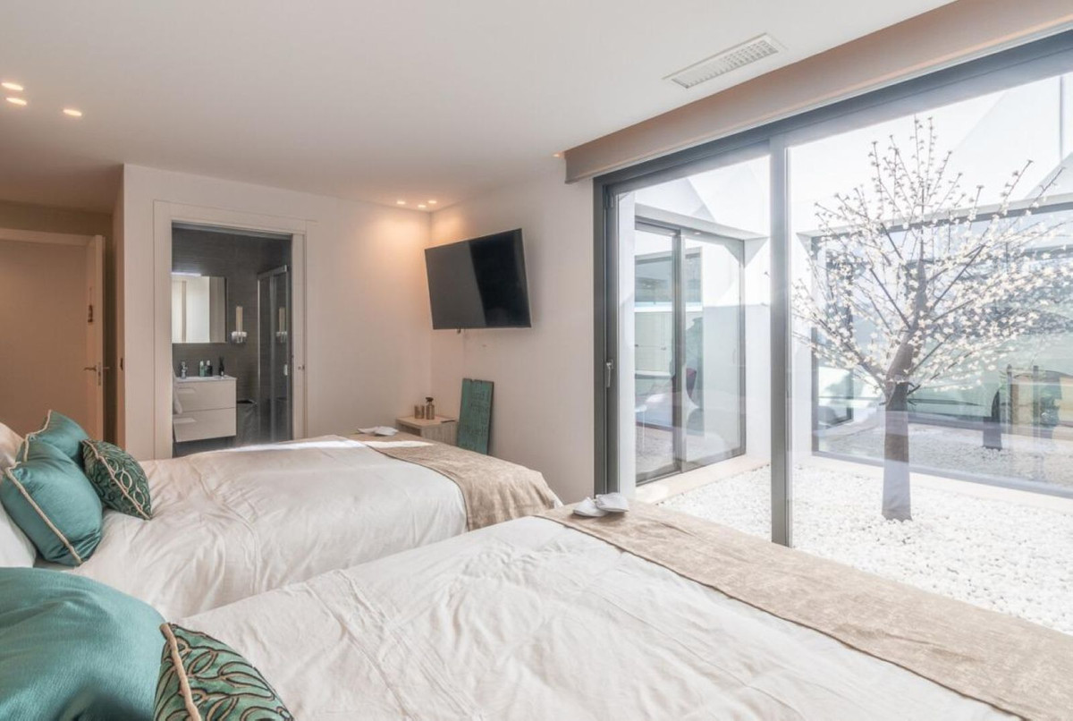 Se vende Villa - Chalet de 4 dormitorios en Costa Del Sol, Málaga, España