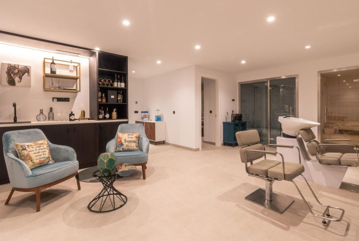 Se vende Villa - Chalet de 4 dormitorios en Costa Del Sol, Málaga, España