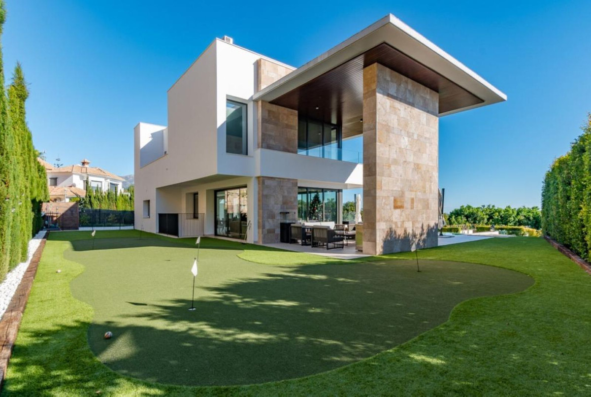 Se vende Villa - Chalet de 4 dormitorios en Costa Del Sol, Málaga, España