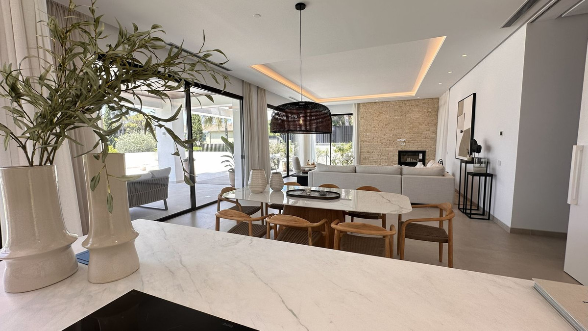 5 Bed Townhouse for sale in Marbella Costa Del Sol, Málaga, Spain