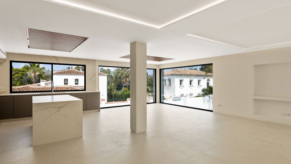 Se vende Villa - Chalet de 6 dormitorios en Costa Del Sol, Málaga, España