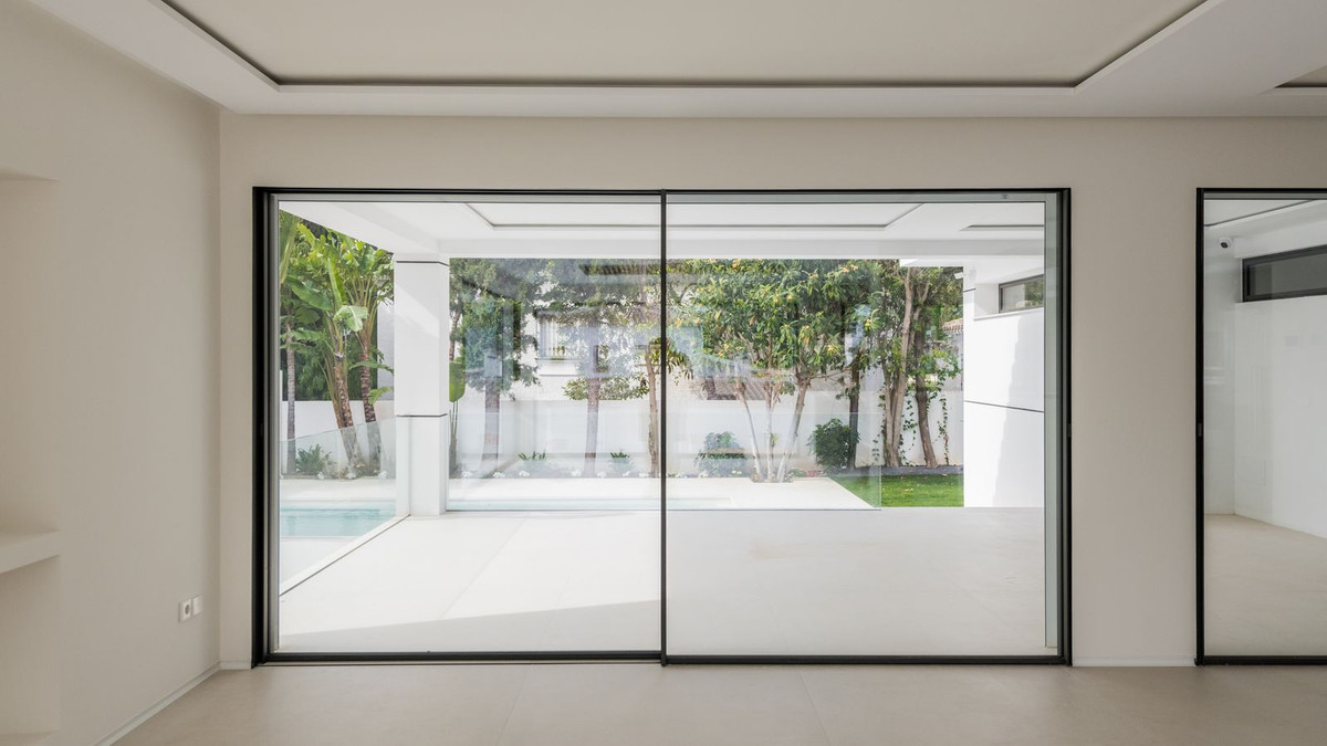 Se vende Villa - Chalet de 6 dormitorios en Costa Del Sol, Málaga, España