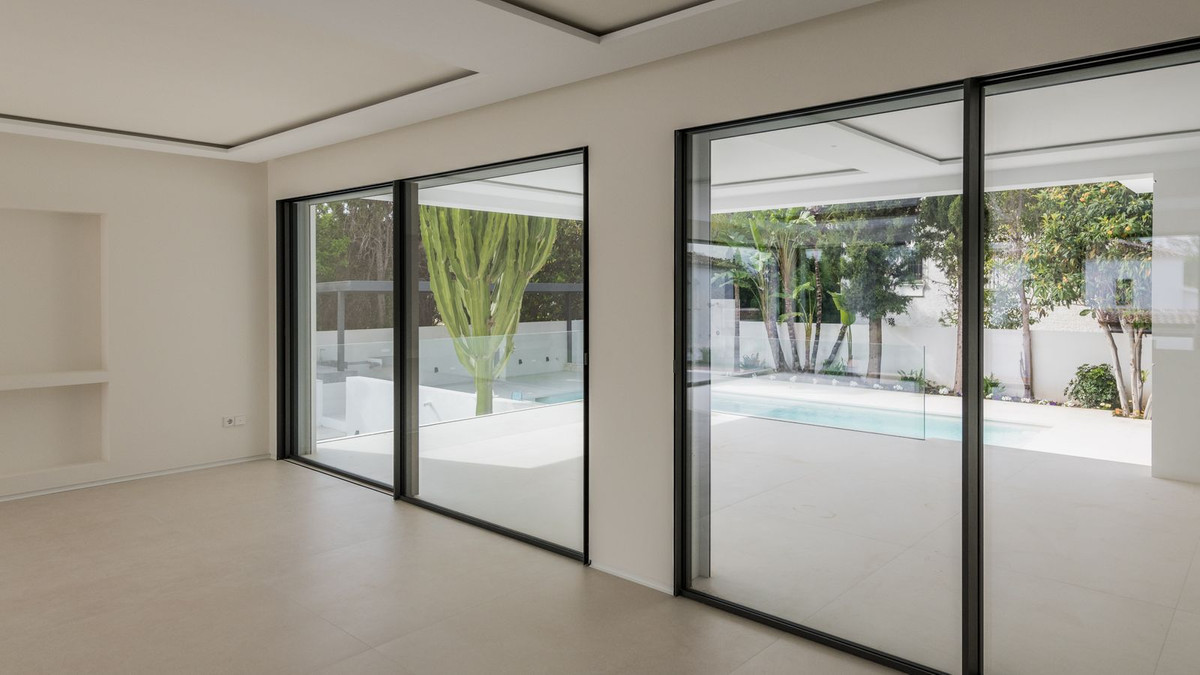 Se vende Villa - Chalet de 6 dormitorios en Costa Del Sol, Málaga, España