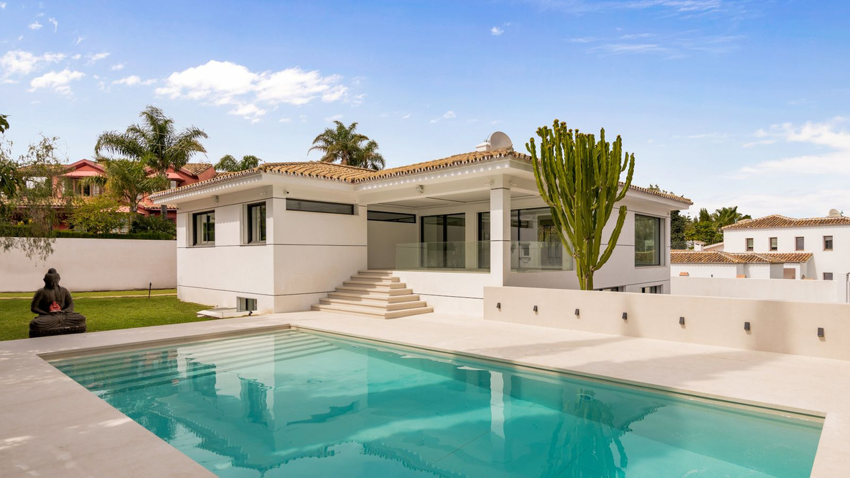 Se vende Villa - Chalet de 6 dormitorios en Costa Del Sol, Málaga, España