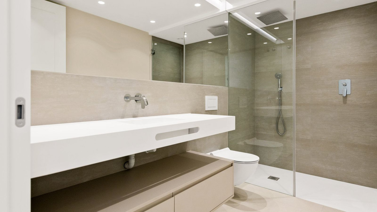 Se vende Villa - Chalet de 6 dormitorios en Costa Del Sol, Málaga, España