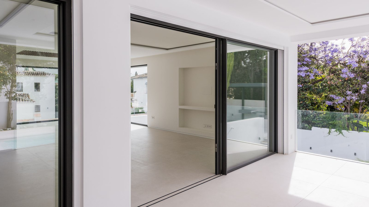 Se vende Villa - Chalet de 6 dormitorios en Costa Del Sol, Málaga, España