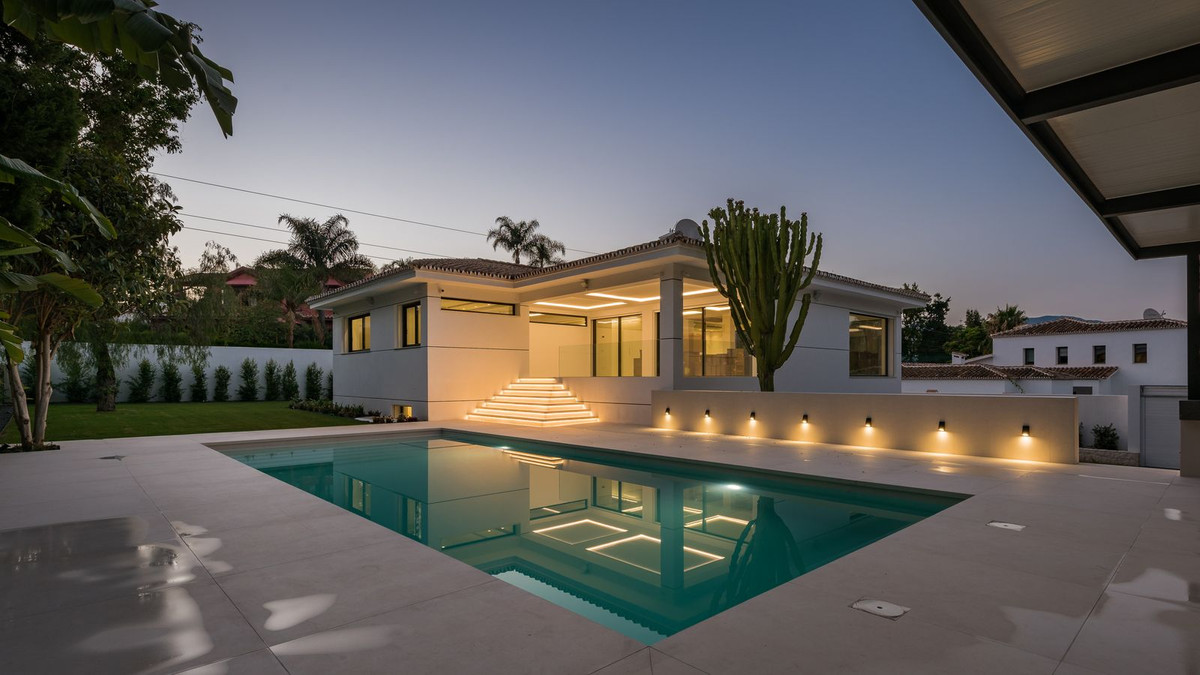Se vende Villa - Chalet de 6 dormitorios en Costa Del Sol, Málaga, España