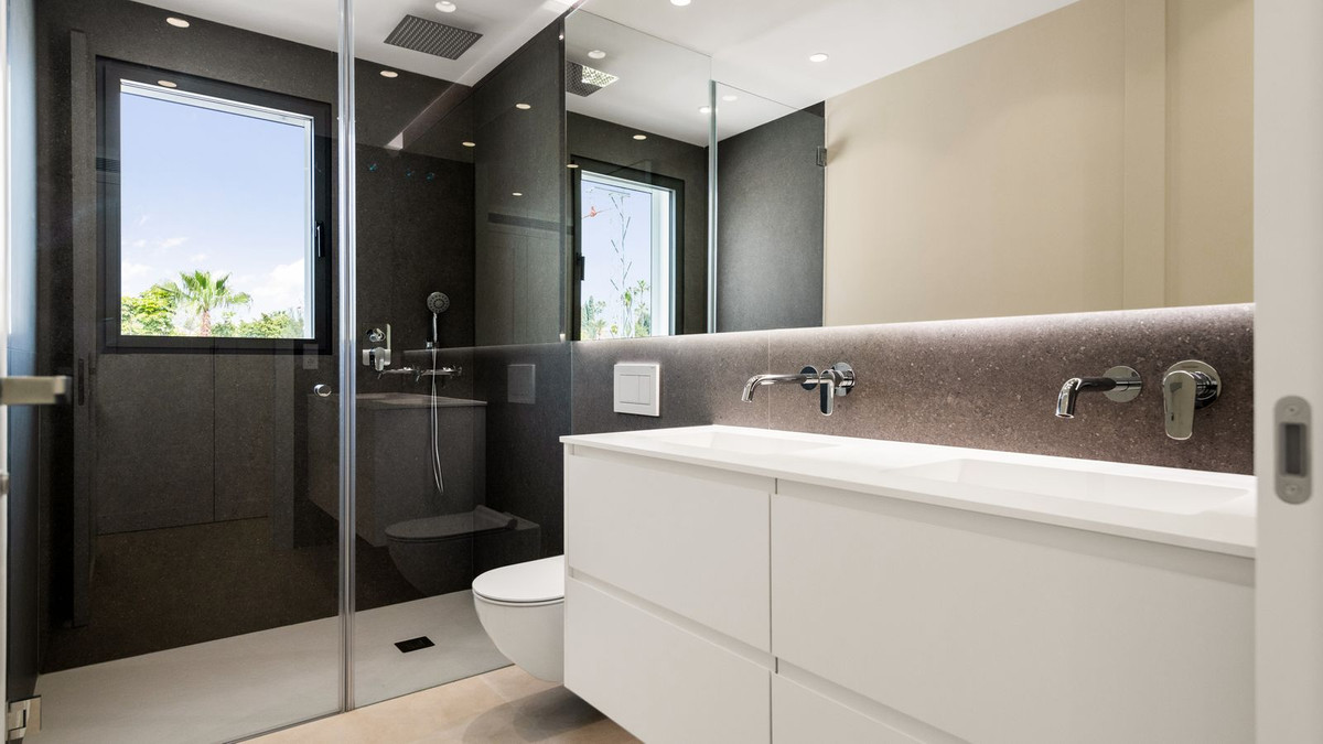 Se vende Villa - Chalet de 6 dormitorios en Costa Del Sol, Málaga, España