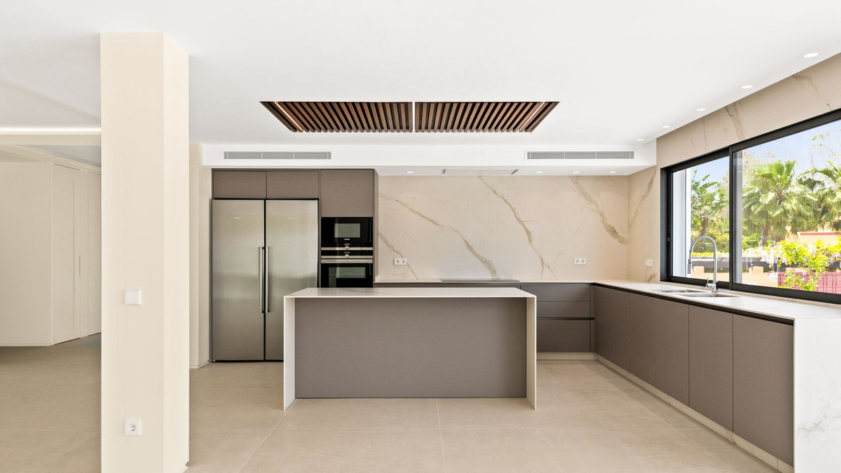 Se vende Villa - Chalet de 6 dormitorios en Costa Del Sol, Málaga, España