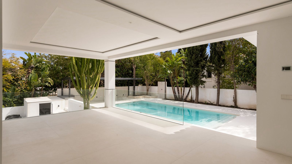 Se vende Villa - Chalet de 6 dormitorios en Costa Del Sol, Málaga, España