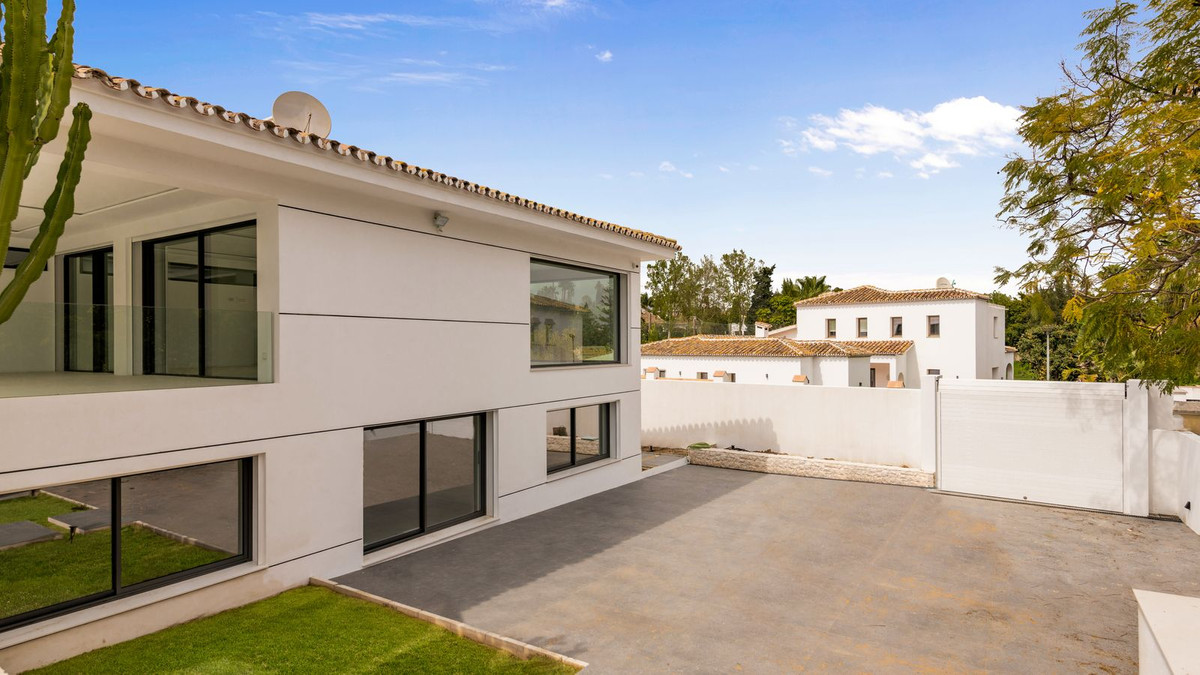 Se vende Villa - Chalet de 6 dormitorios en Costa Del Sol, Málaga, España