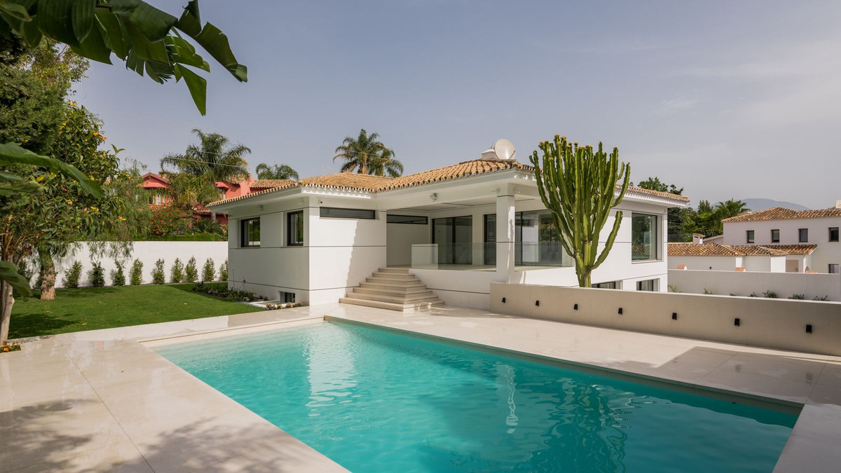Se vende Villa - Chalet de 6 dormitorios en Costa Del Sol, Málaga, España