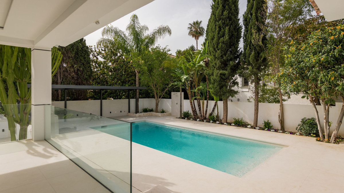 Se vende Villa - Chalet de 6 dormitorios en Costa Del Sol, Málaga, España