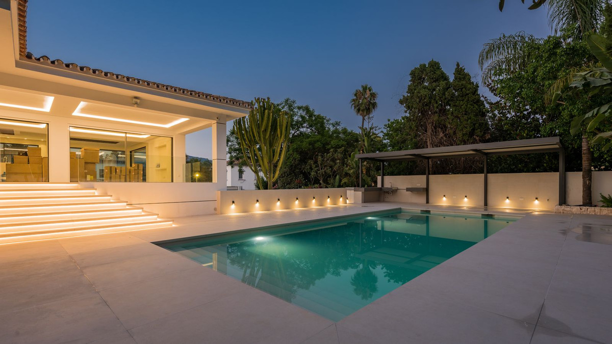 Se vende Villa - Chalet de 6 dormitorios en Costa Del Sol, Málaga, España