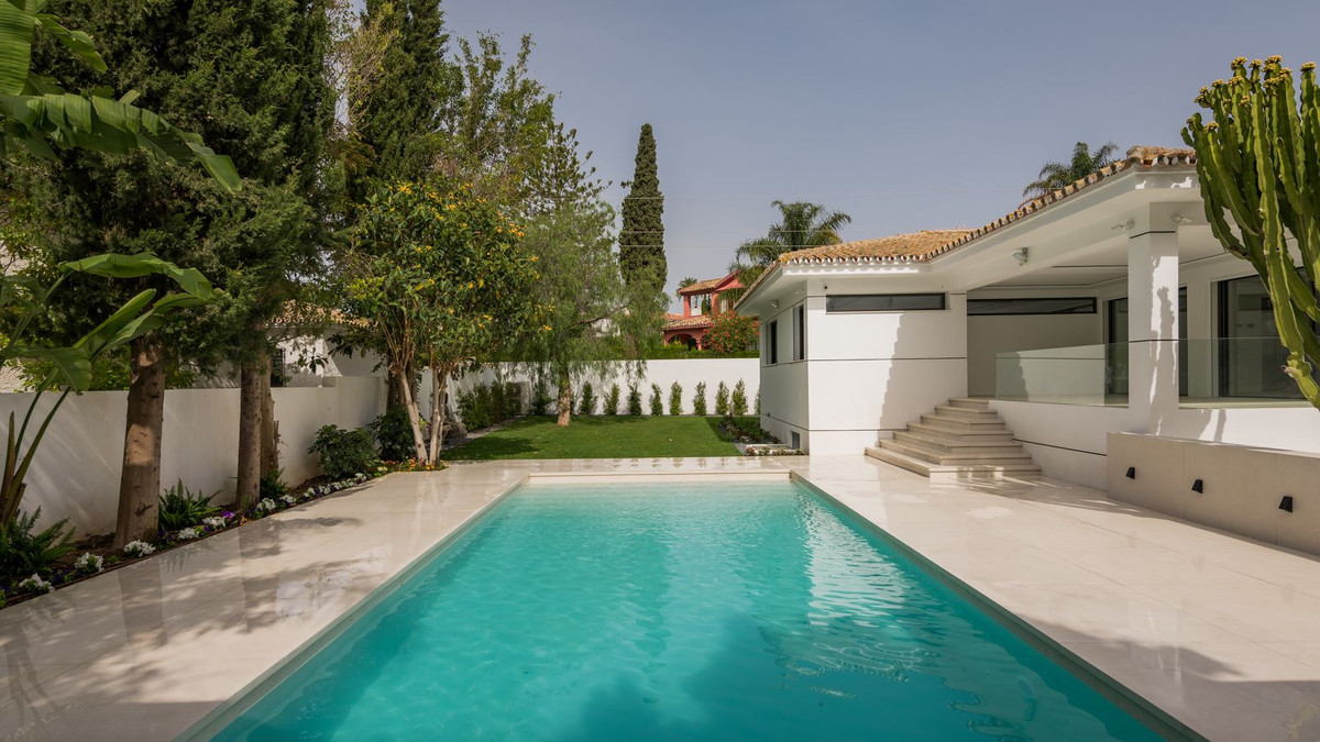 Se vende Villa - Chalet de 6 dormitorios en Costa Del Sol, Málaga, España