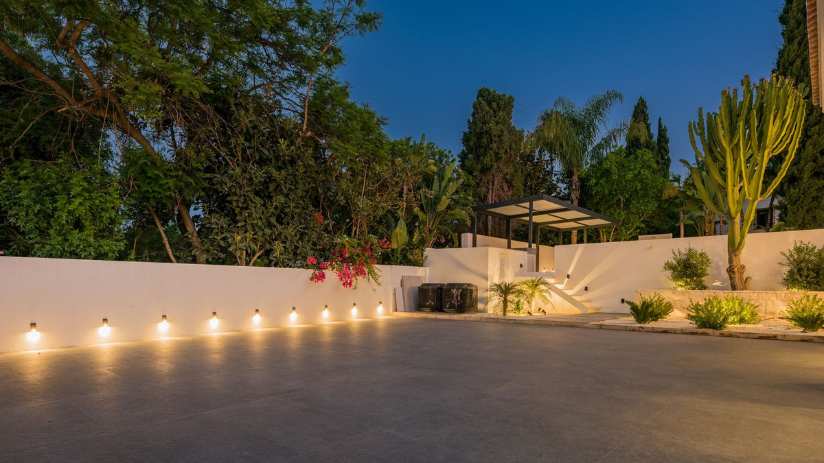 Se vende Villa - Chalet de 6 dormitorios en Costa Del Sol, Málaga, España