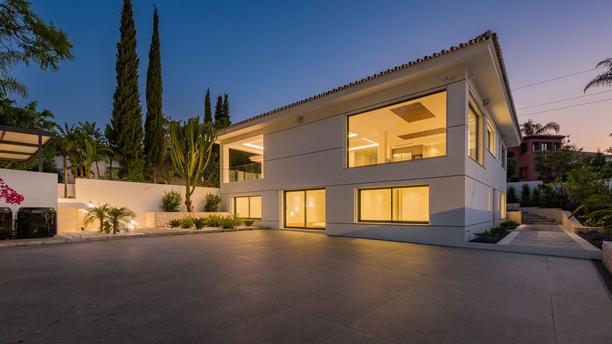 Se vende Villa - Chalet de 6 dormitorios en Costa Del Sol, Málaga, España