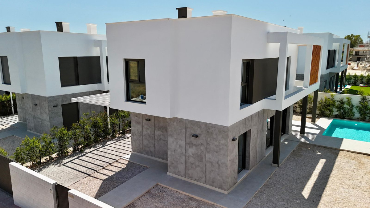 4 Bed Townhouse for sale in Muchamiel Costa Blanca, Alicante, Spain